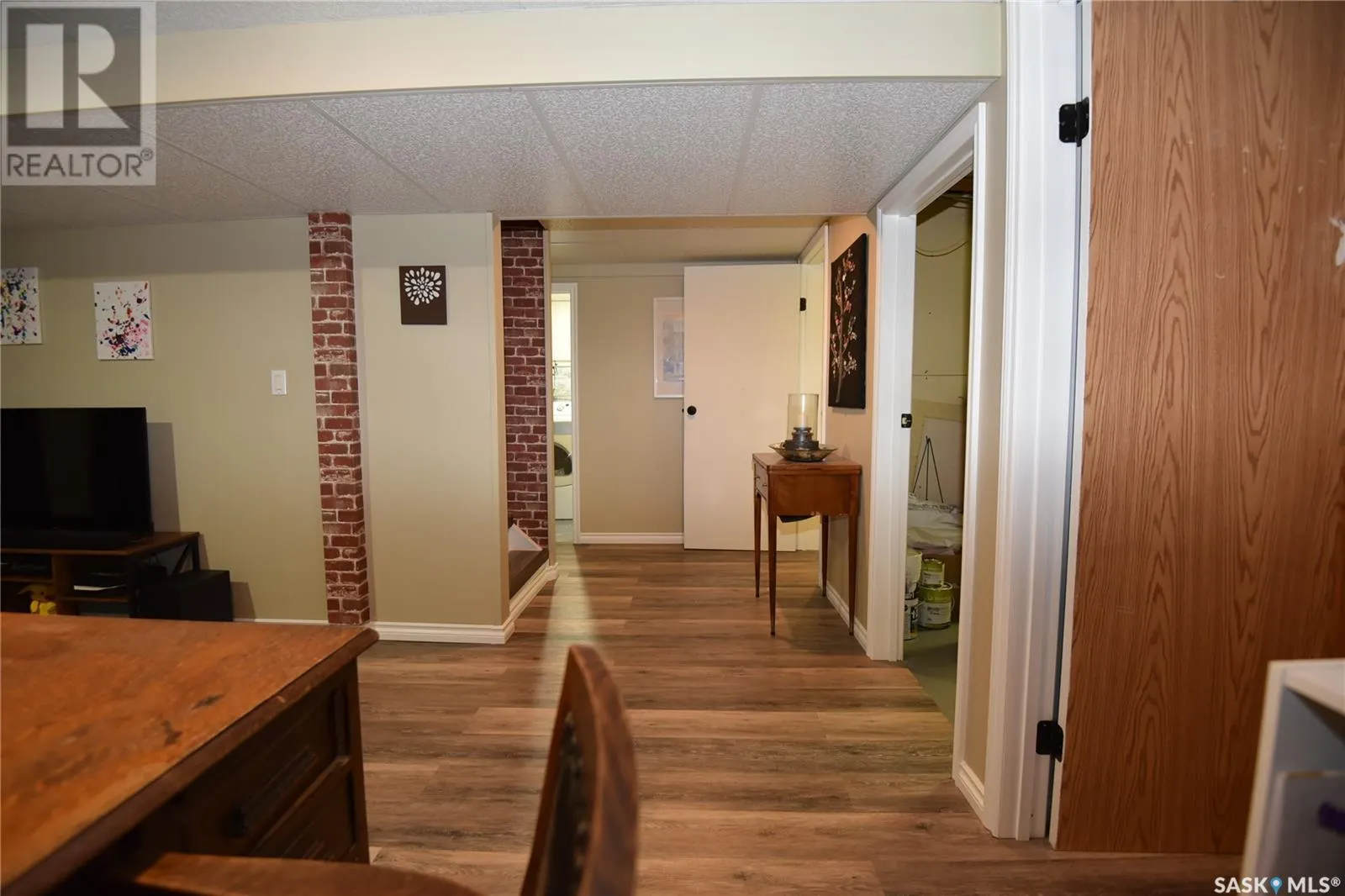 405 1st STREET W