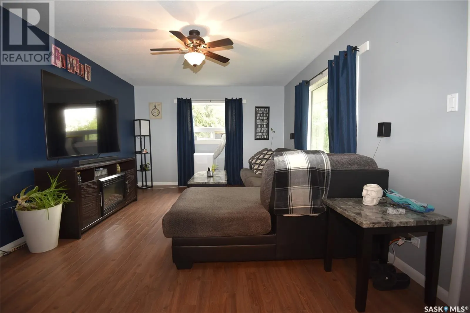 405 1st STREET W