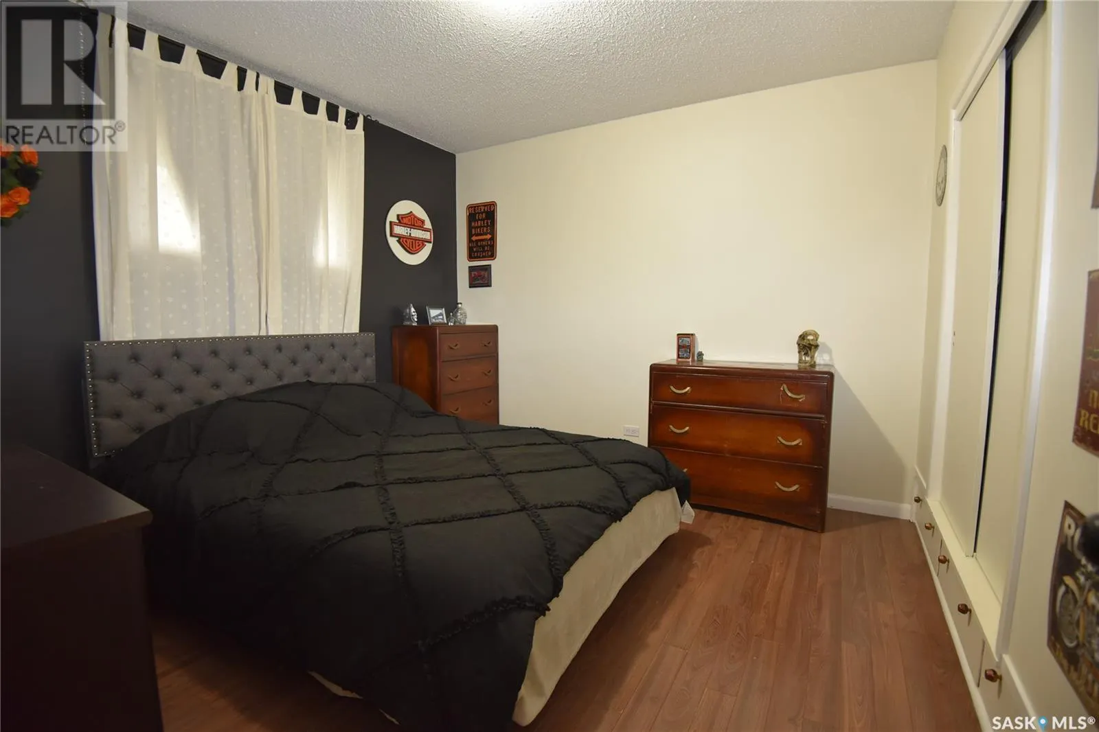 405 1st STREET W