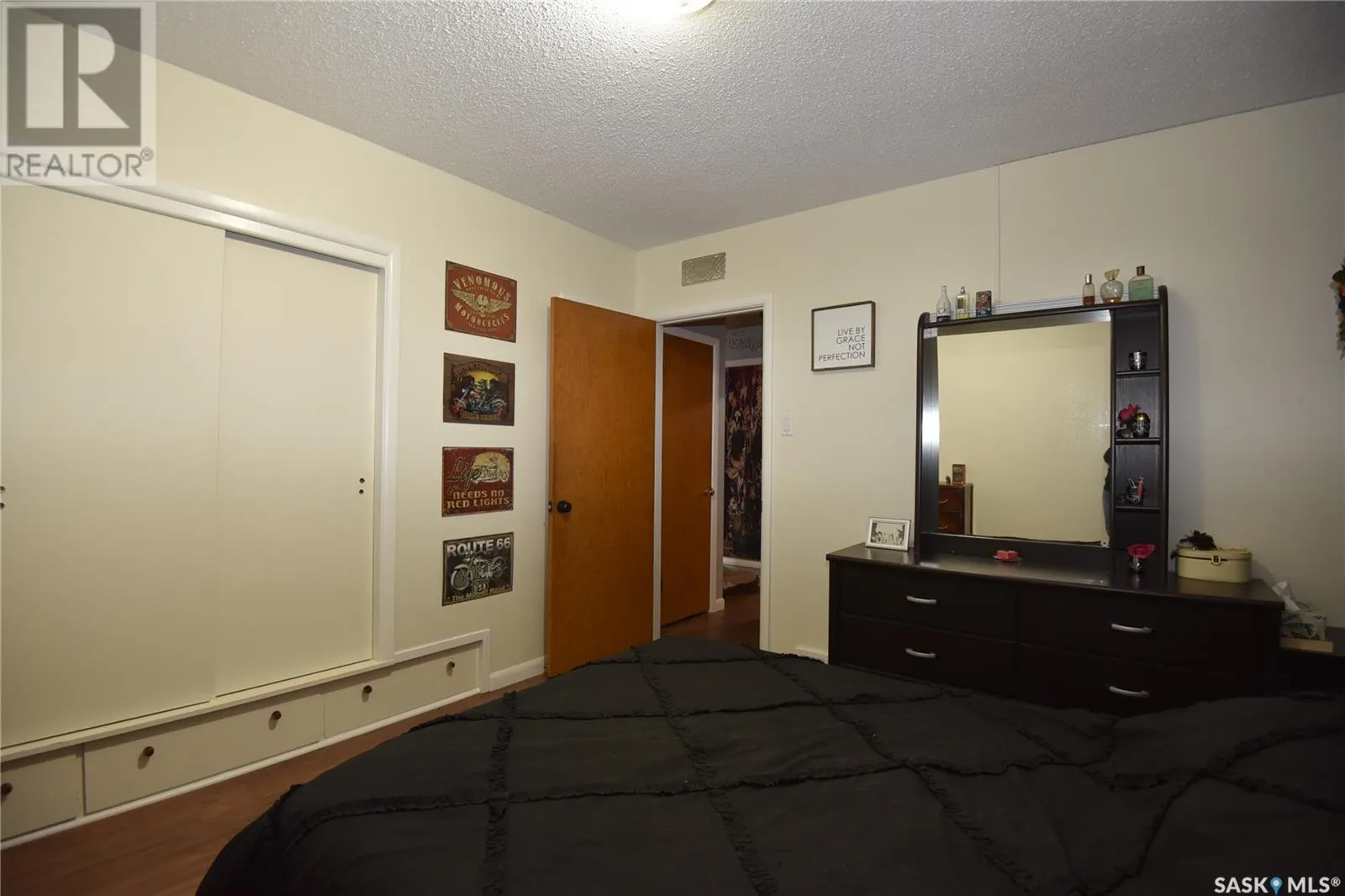 405 1st STREET W