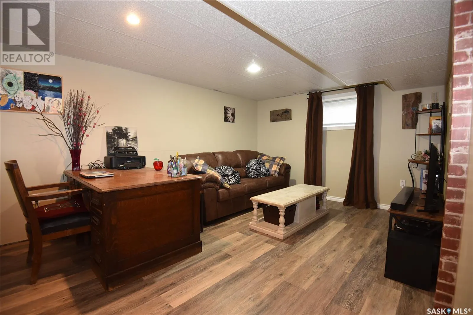 405 1st STREET W