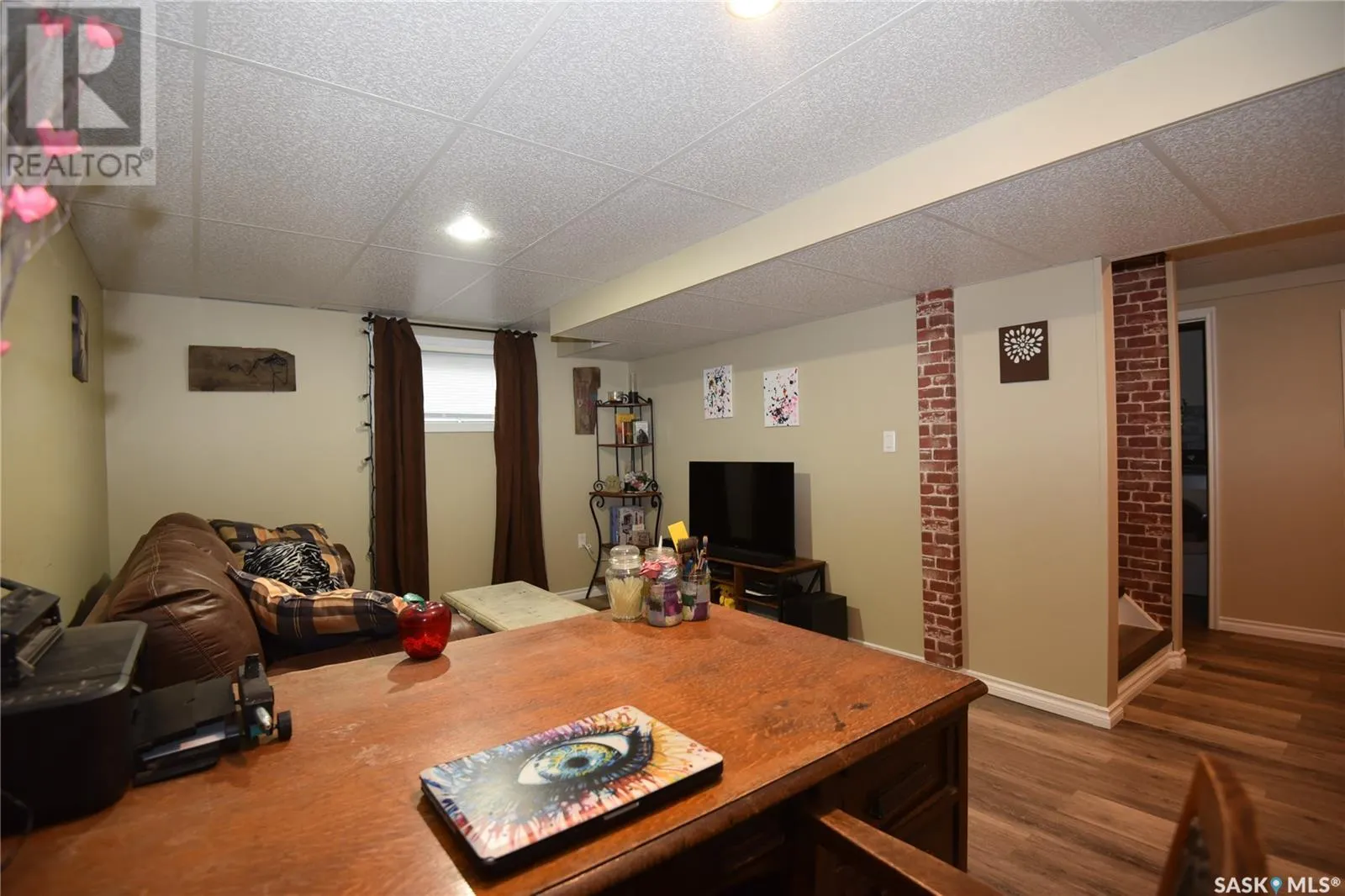 405 1st STREET W
