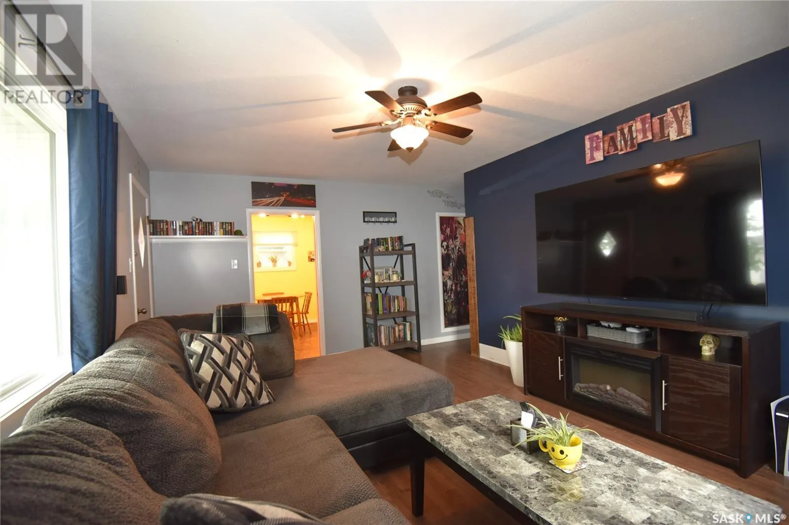 405 1st STREET W