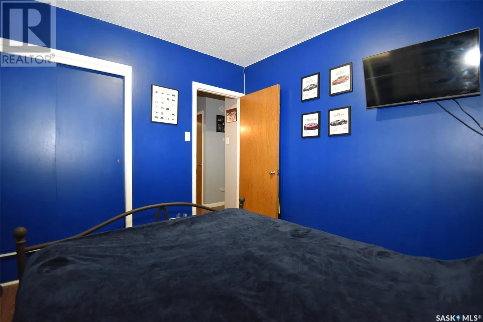 405 1st STREET W