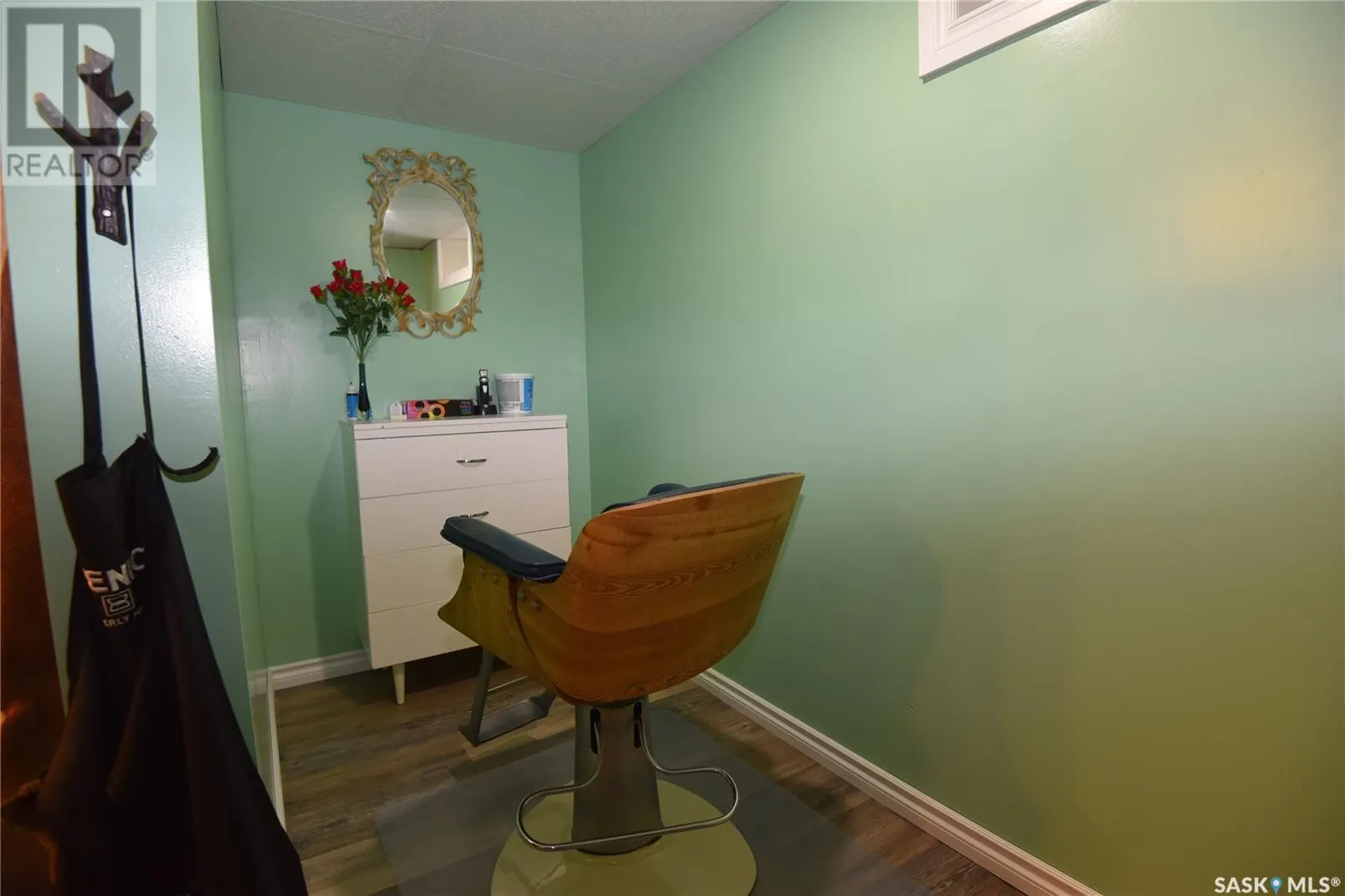 405 1st STREET W