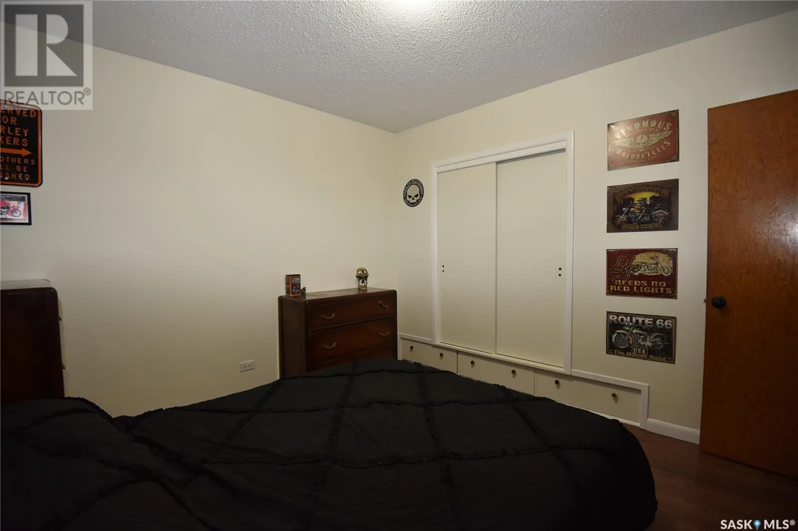 405 1st STREET W