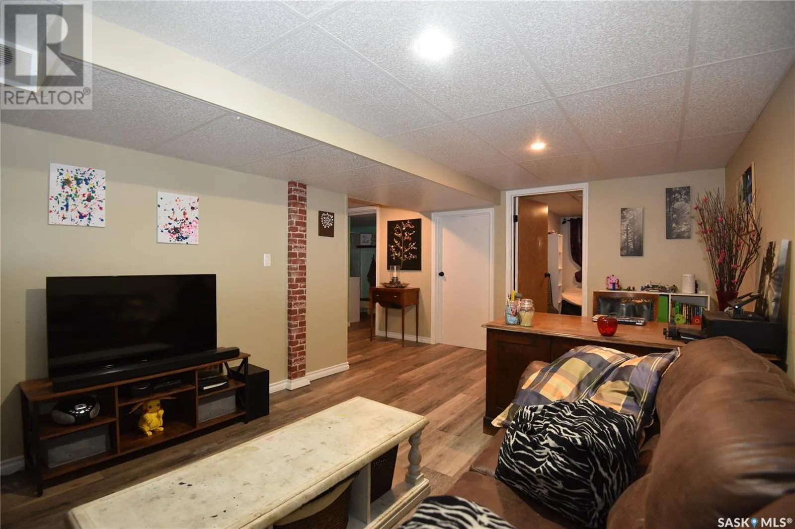 405 1st STREET W