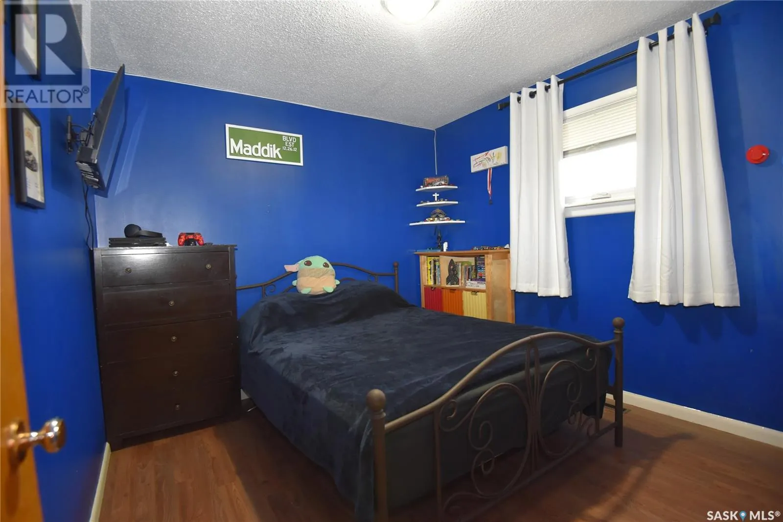 405 1st STREET W