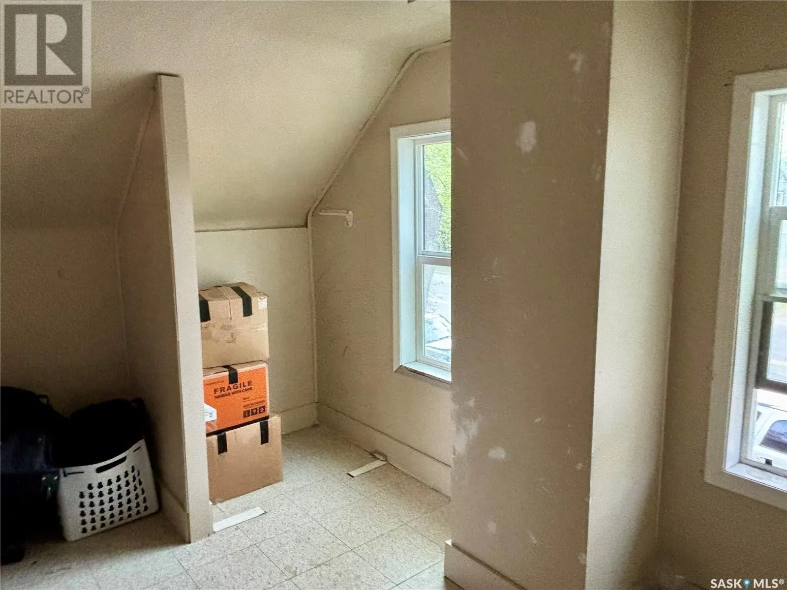 307 15th STREET W
