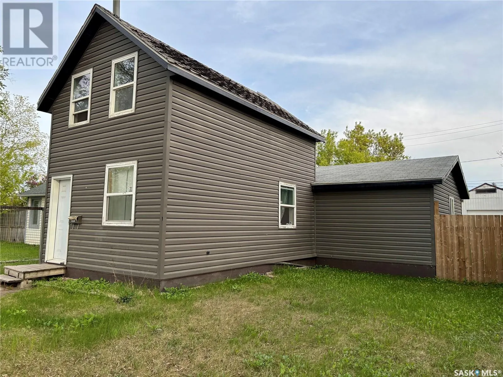 307 15th STREET W