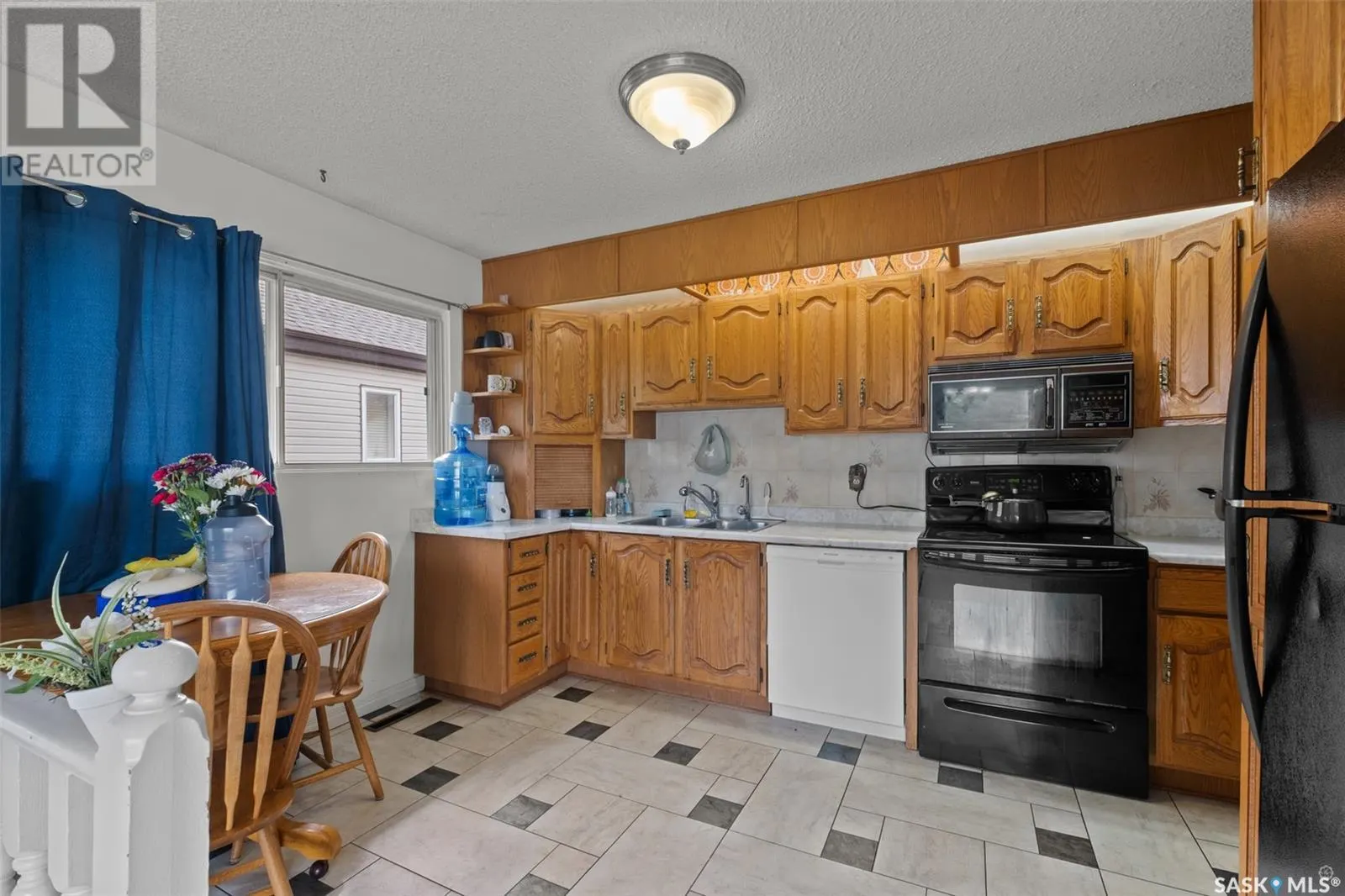 29 24th STREET E