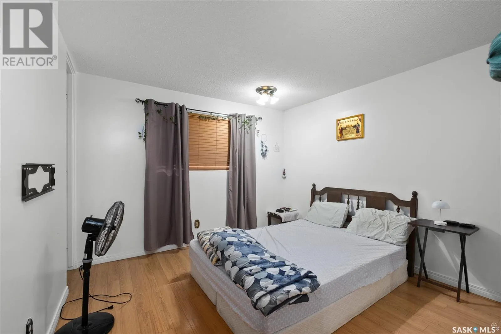 29 24th STREET E