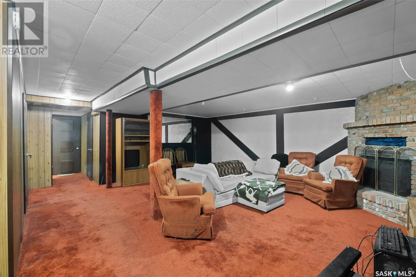 29 24th STREET E