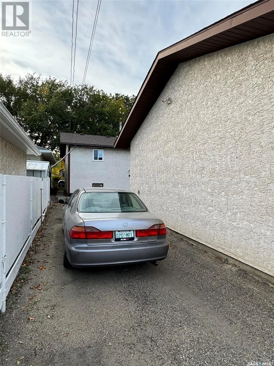 A & B 345 SCARTH STREET