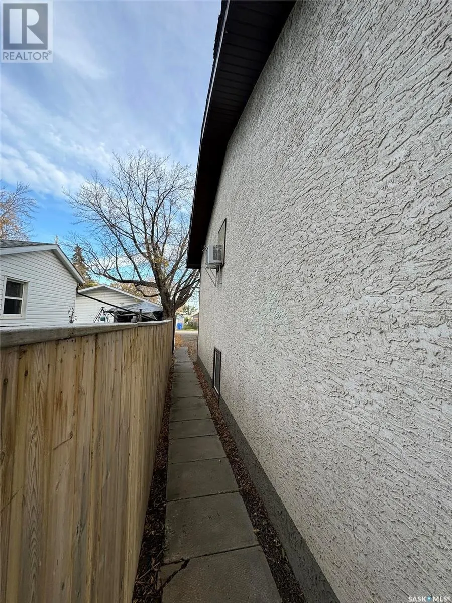 A & B 345 SCARTH STREET