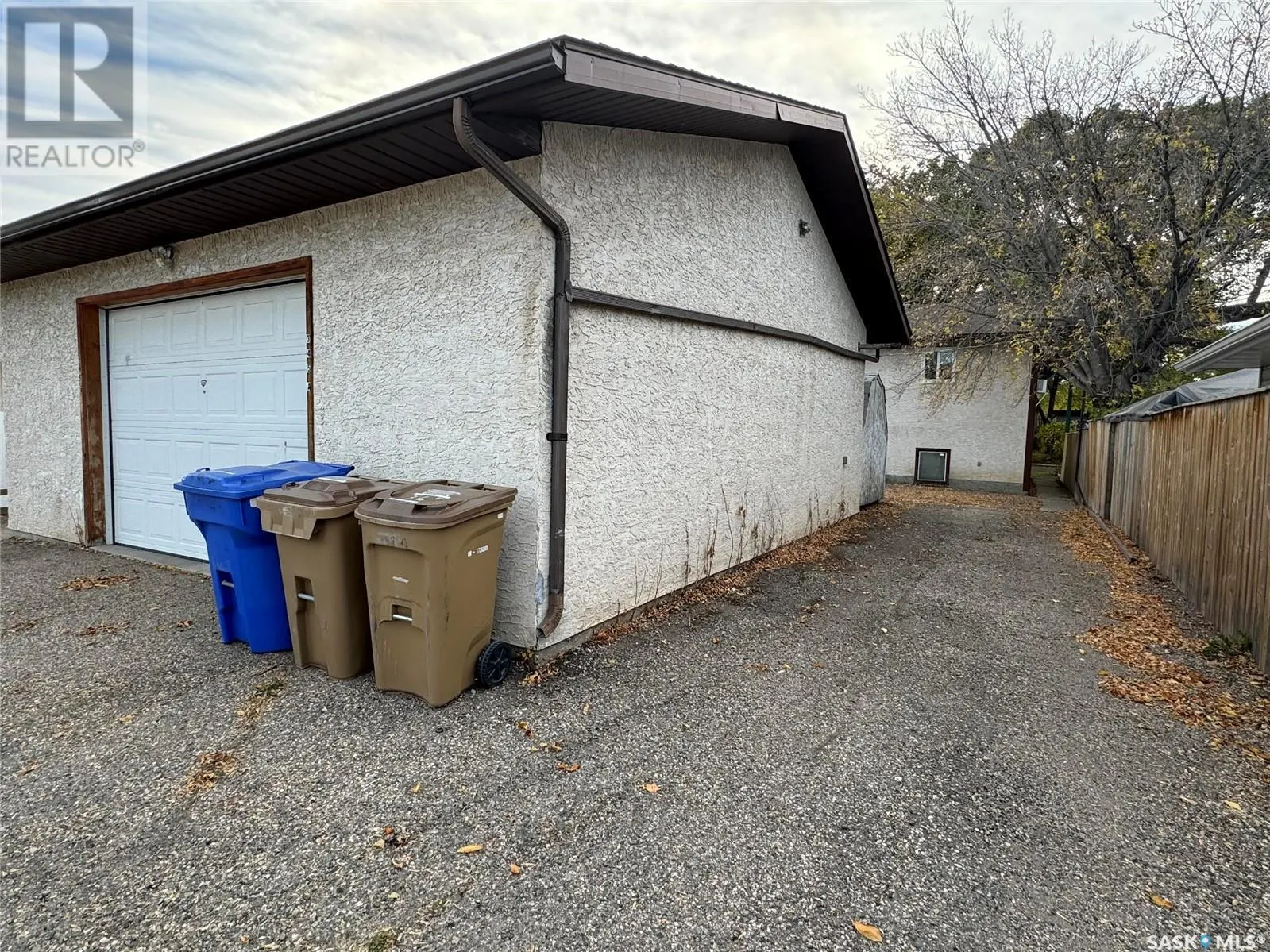 A & B 345 SCARTH STREET