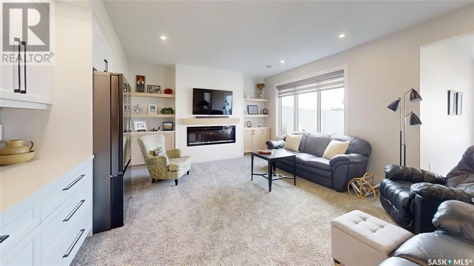 711 Weir CRESCENT