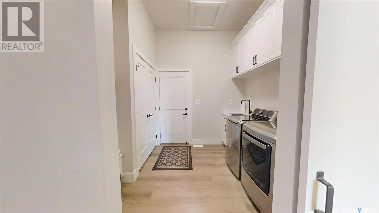 711 Weir CRESCENT