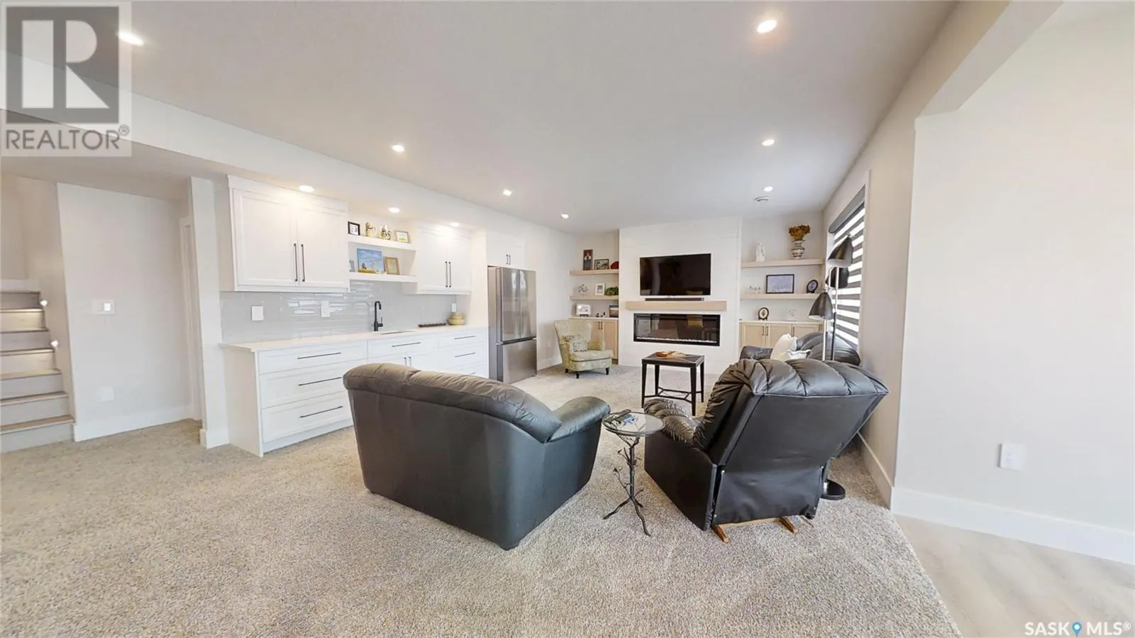 711 Weir CRESCENT