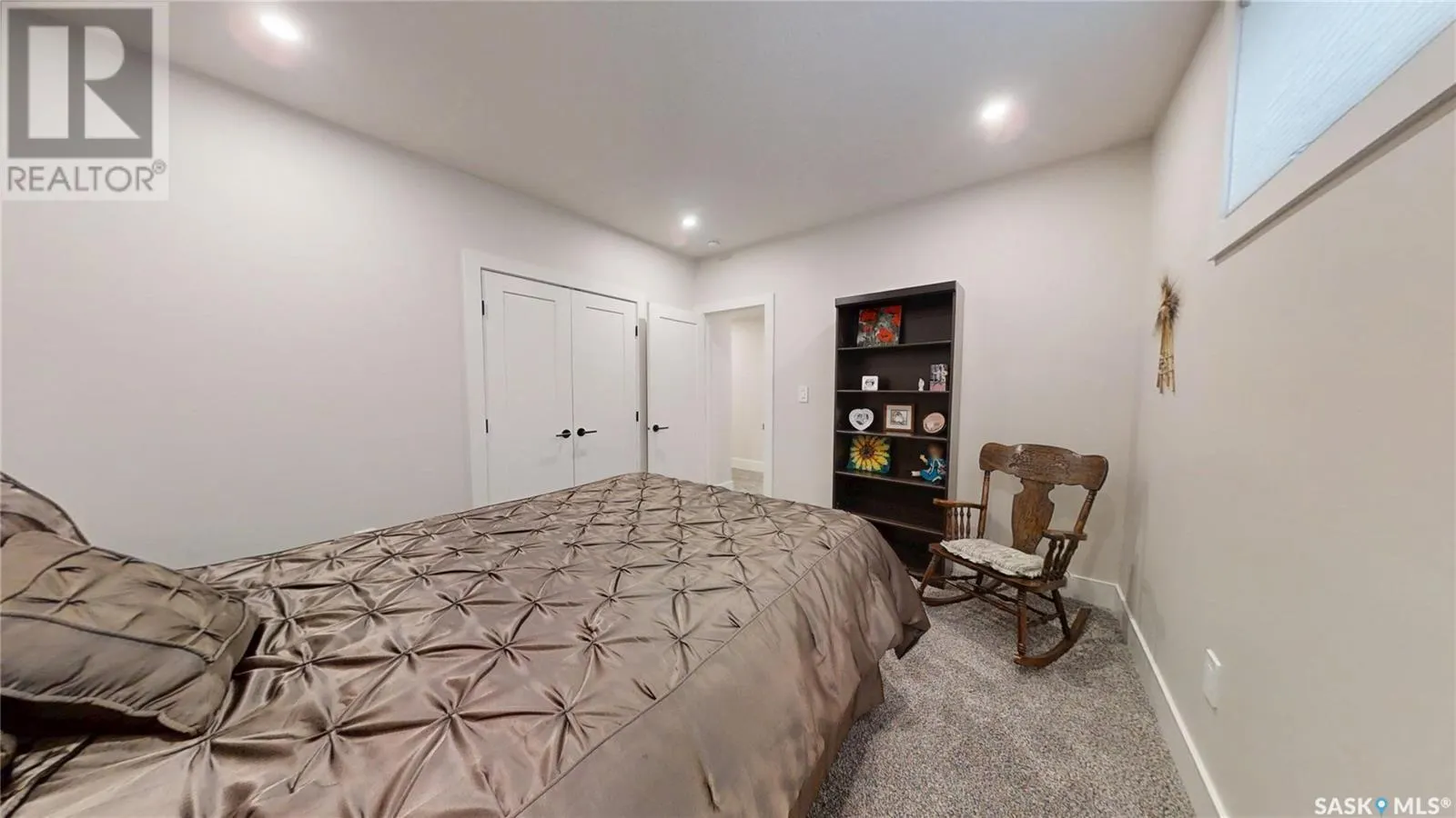 711 Weir CRESCENT