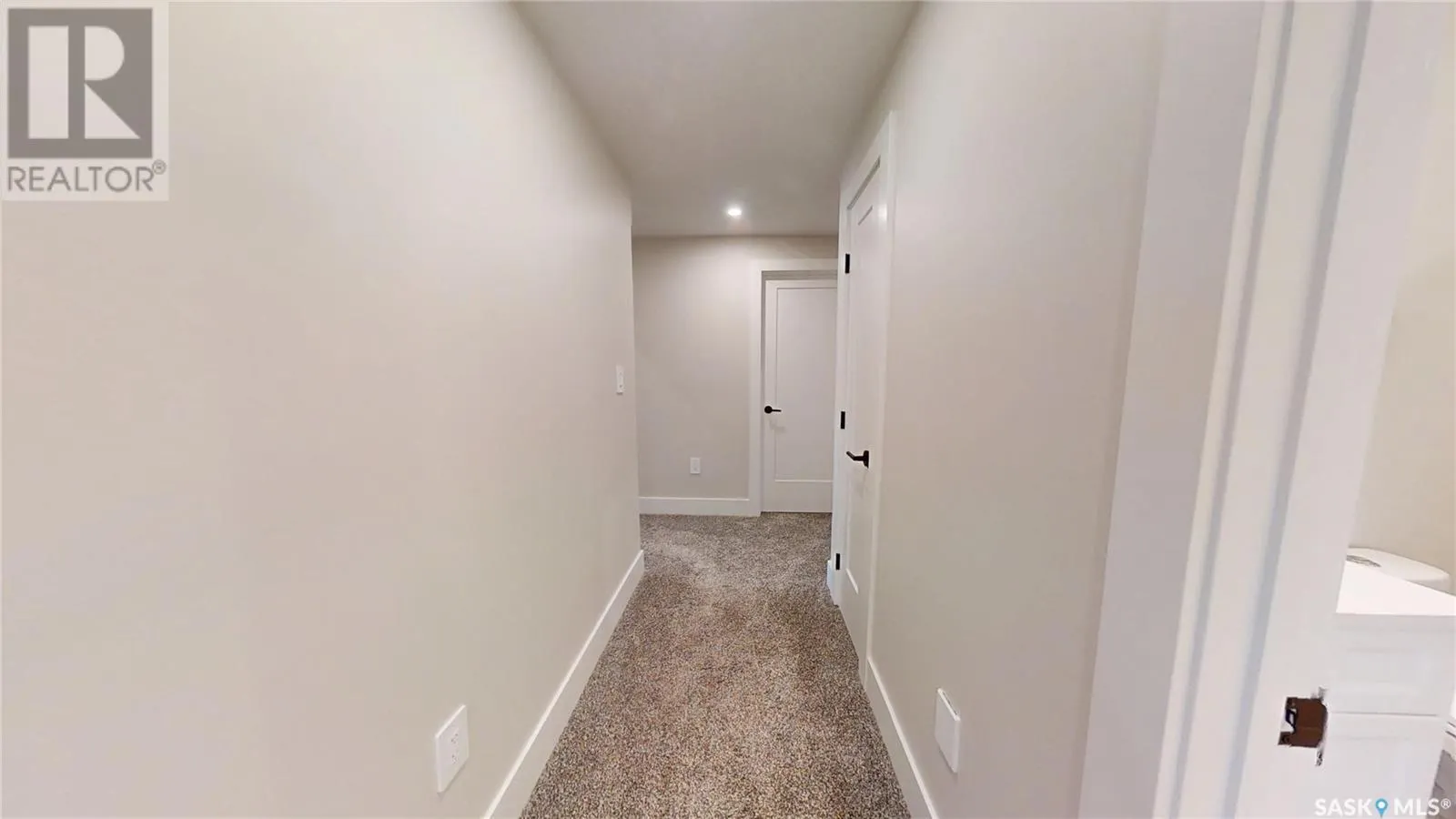 711 Weir CRESCENT