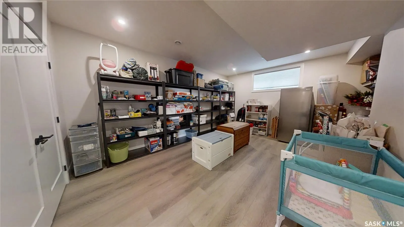 711 Weir CRESCENT