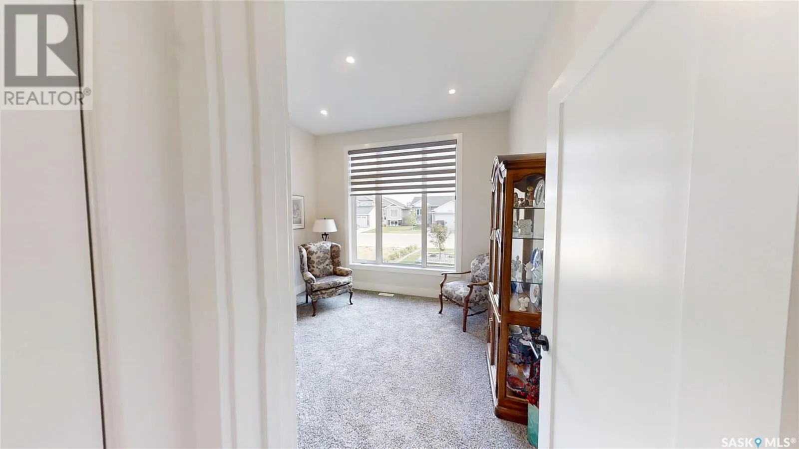 711 Weir CRESCENT