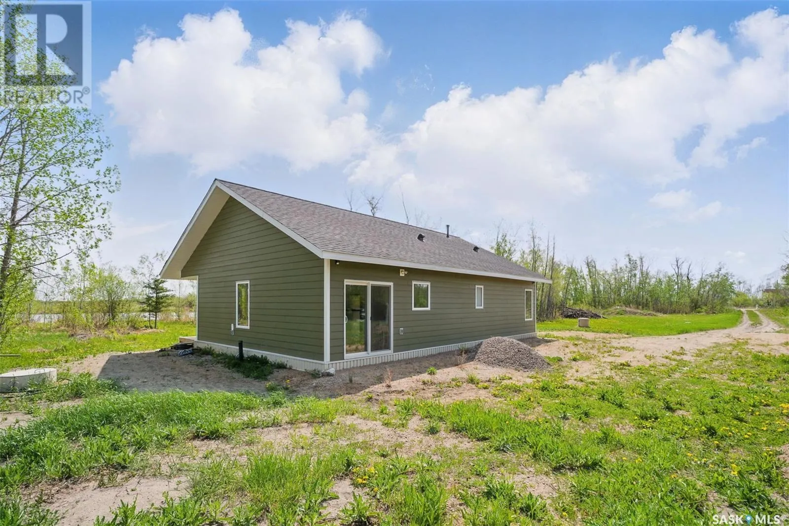 Christian Acreage 304 Railway AVENUE