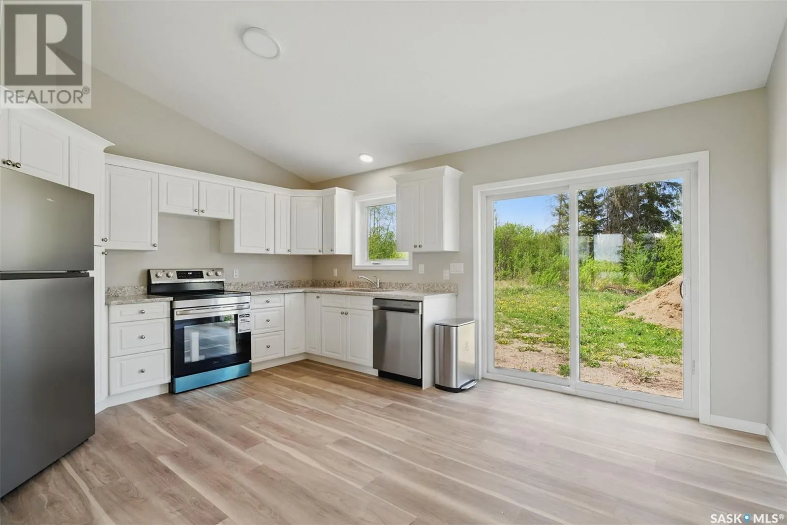 Christian Acreage 304 Railway AVENUE