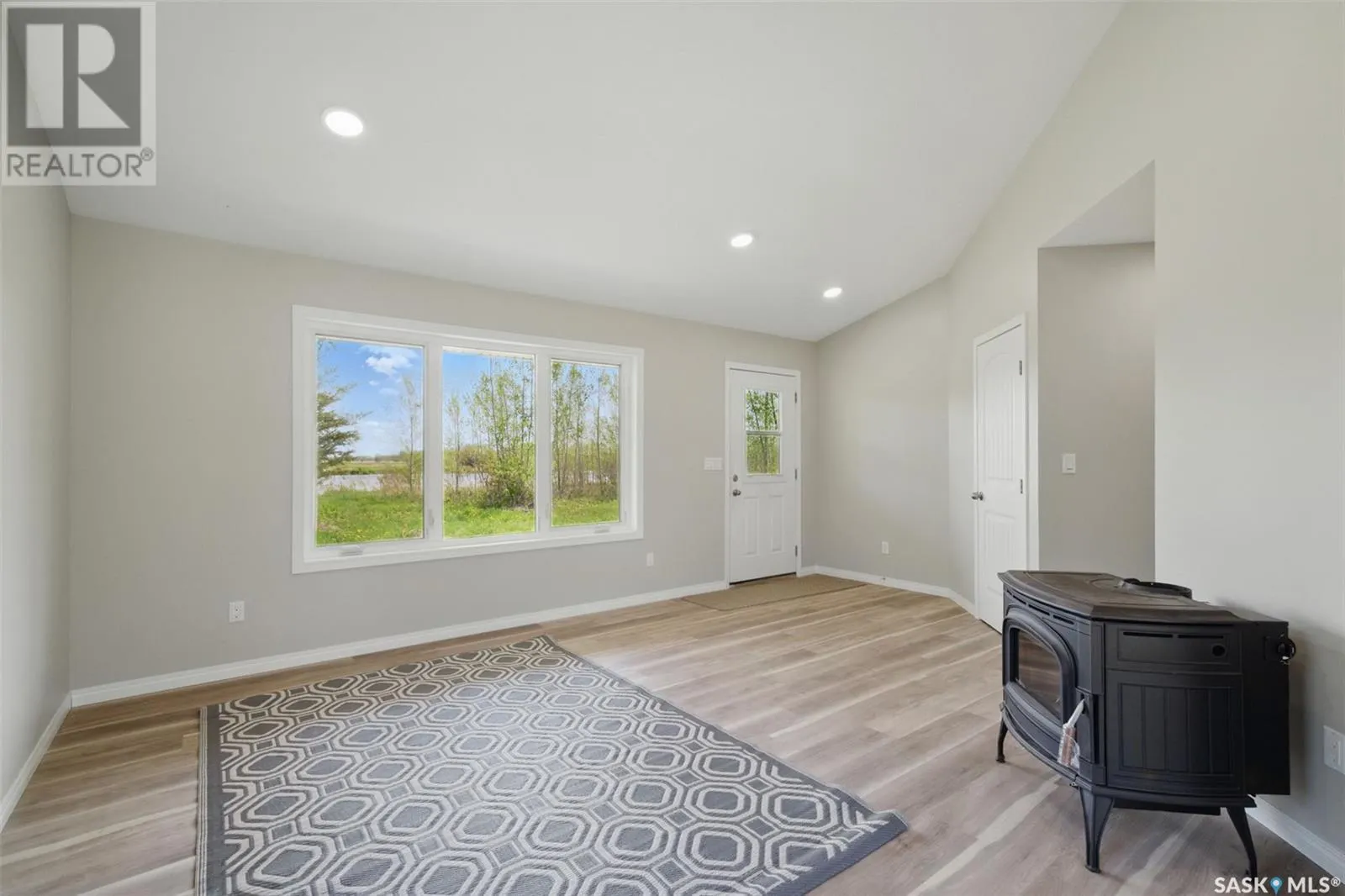 Christian Acreage 304 Railway AVENUE