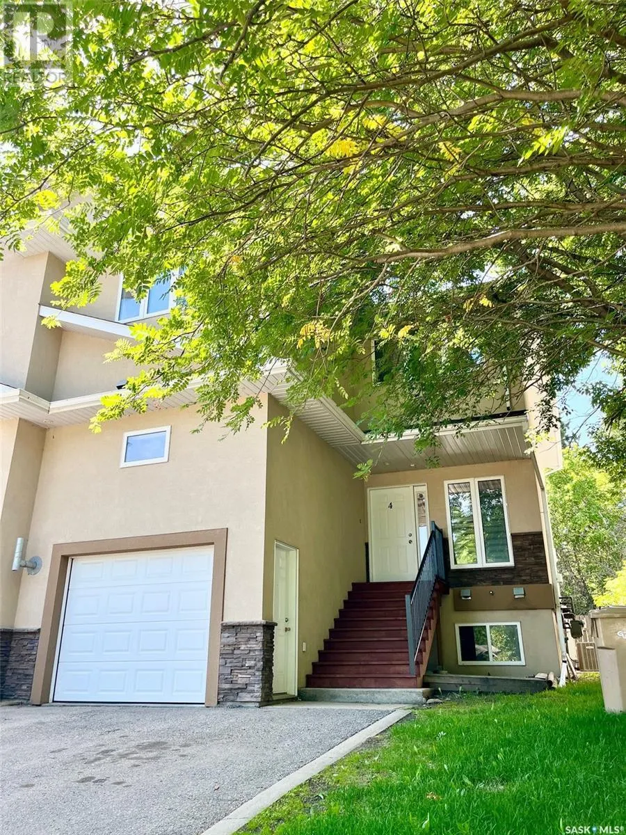 4 211 20th STREET W