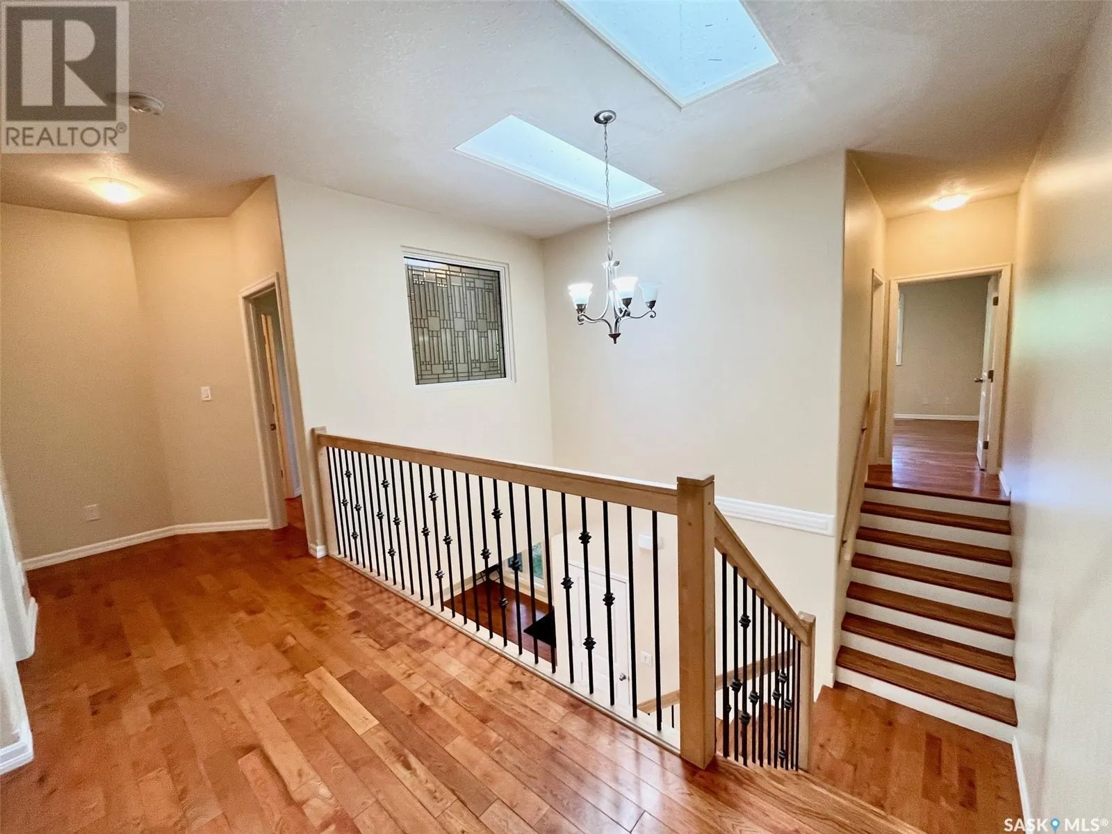 4 211 20th STREET W