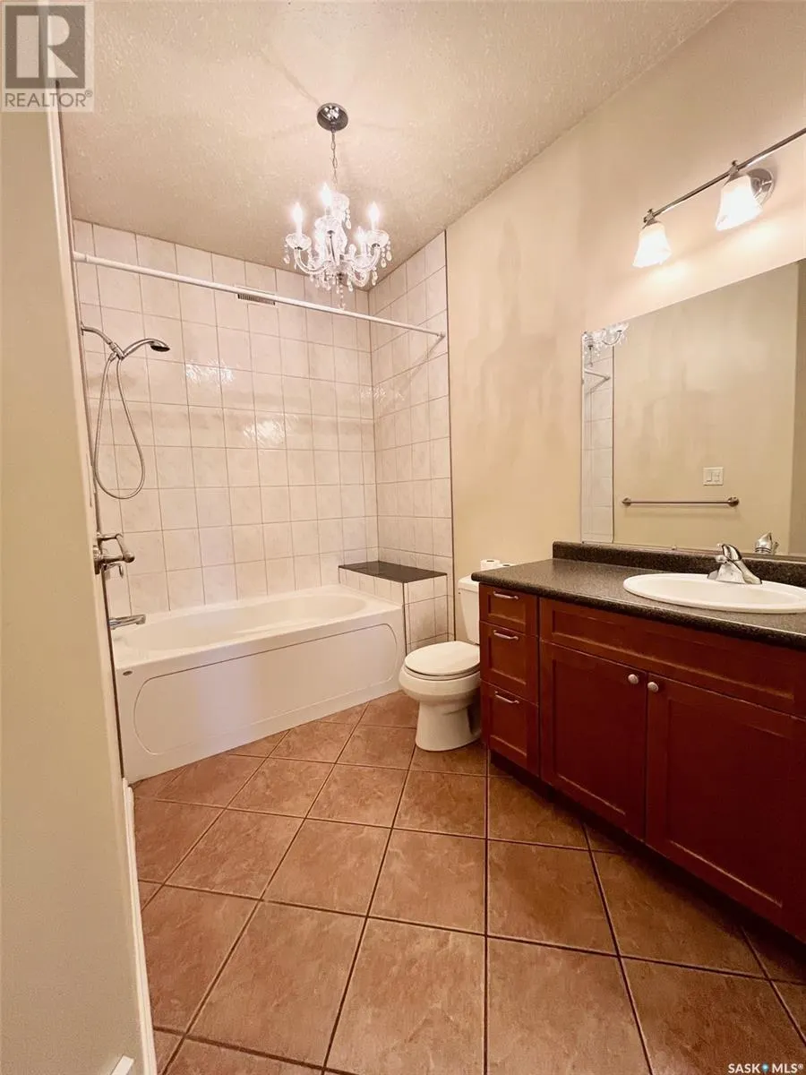 4 211 20th STREET W