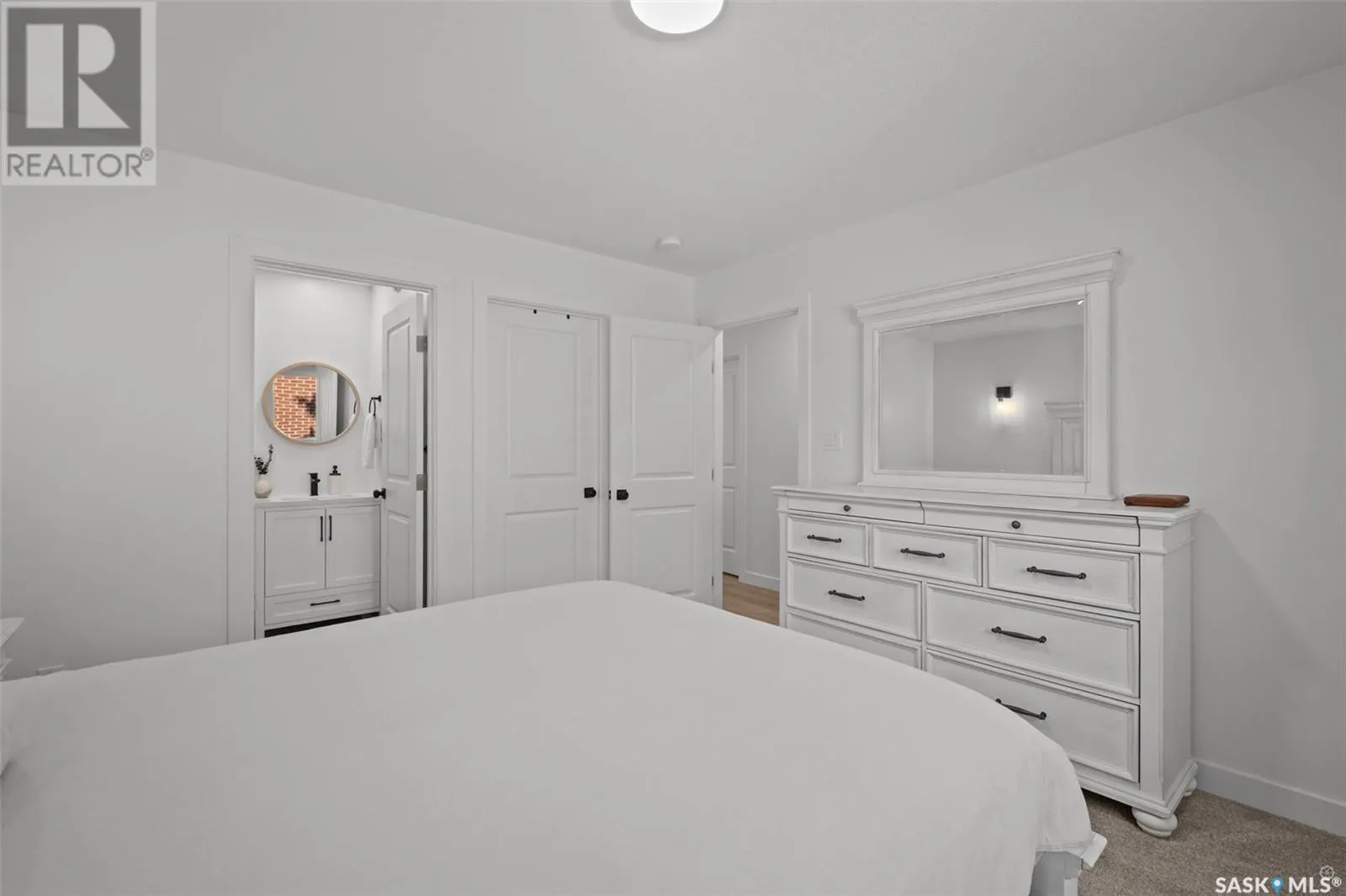 41 19th STREET E
