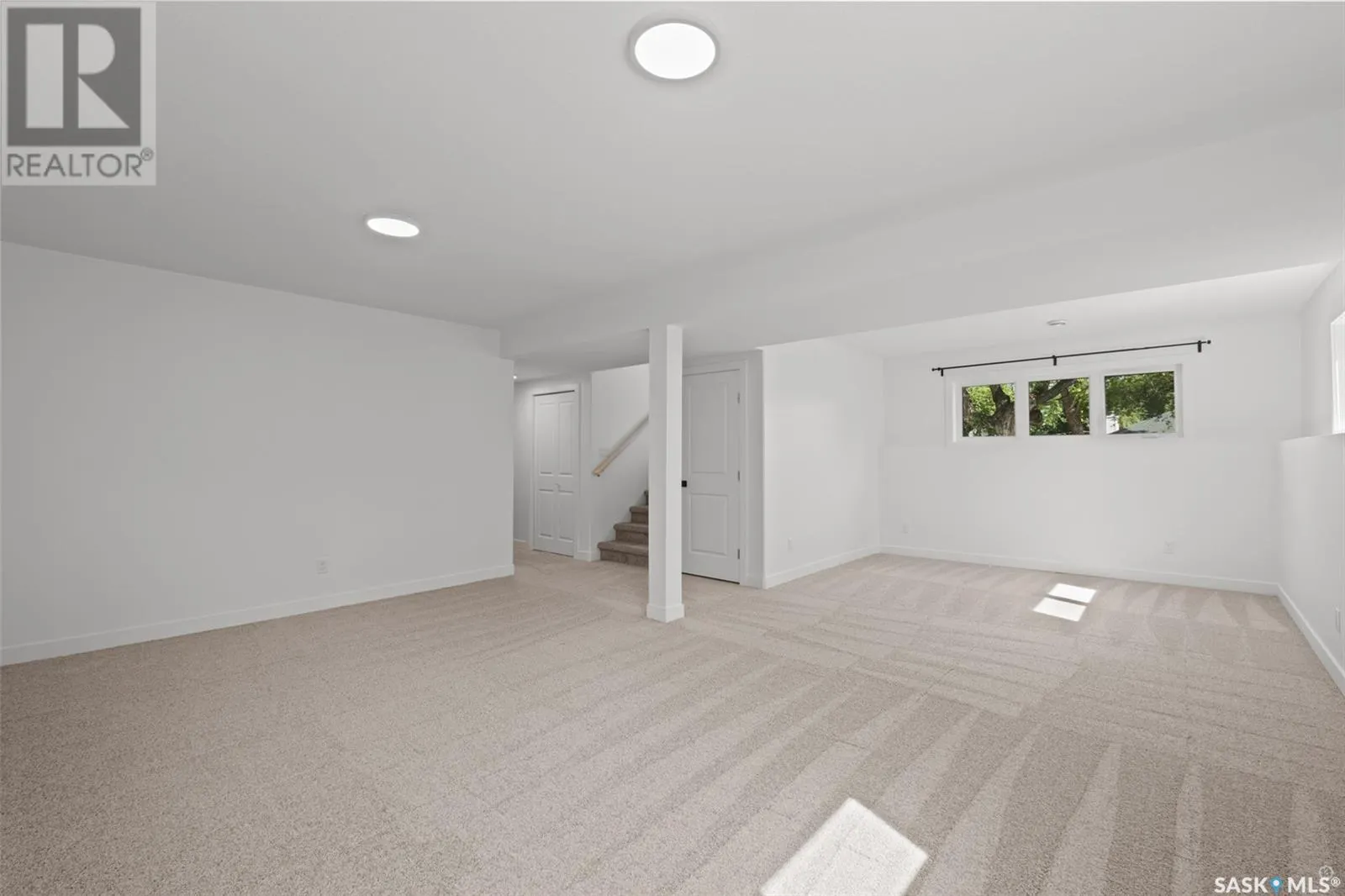 41 19th STREET E