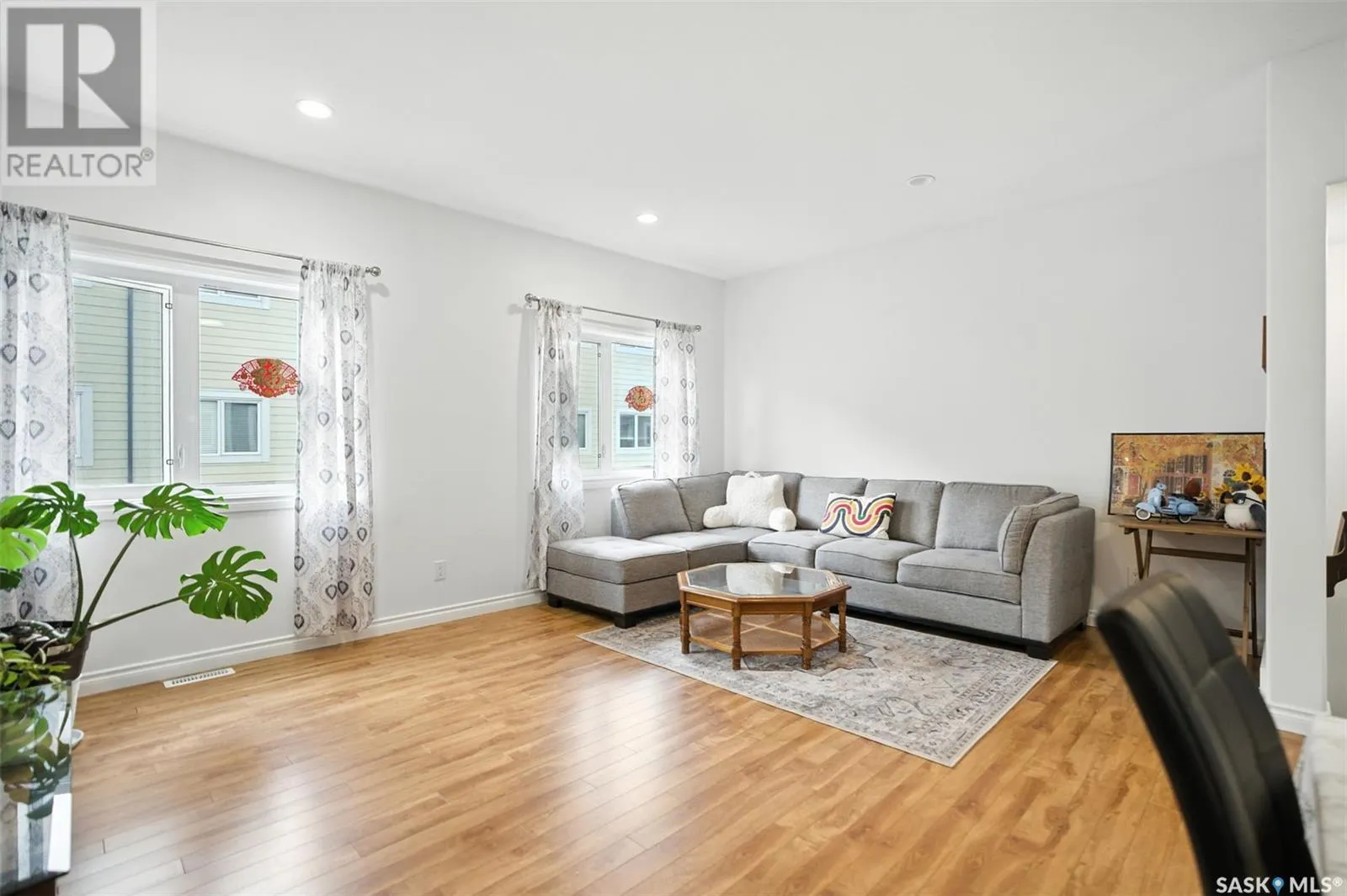 206 212 Willis CRESCENT