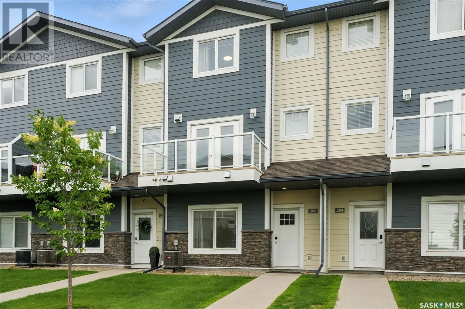 206 212 Willis CRESCENT