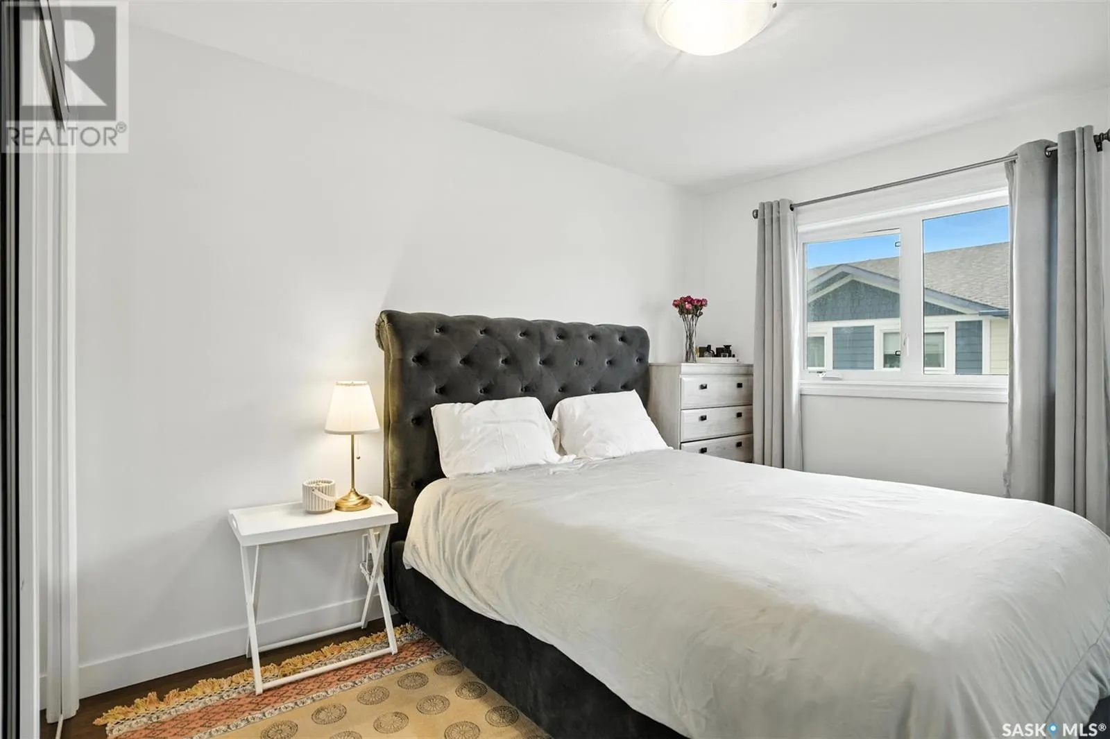206 212 Willis CRESCENT