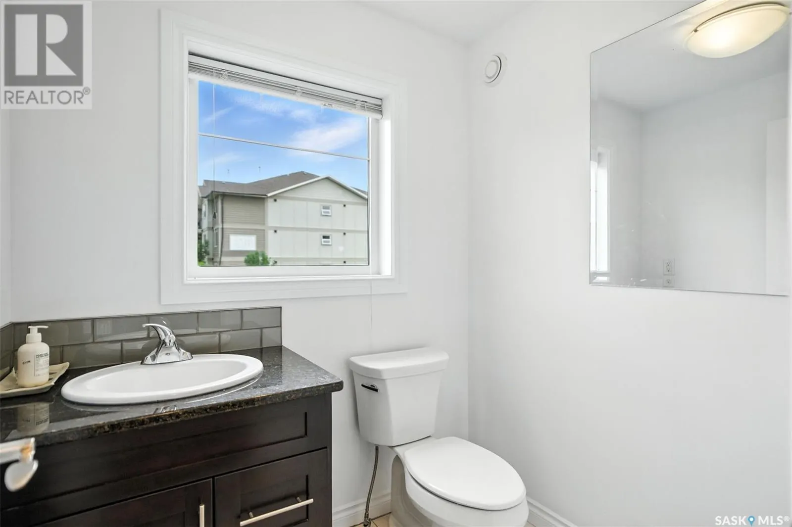 206 212 Willis CRESCENT