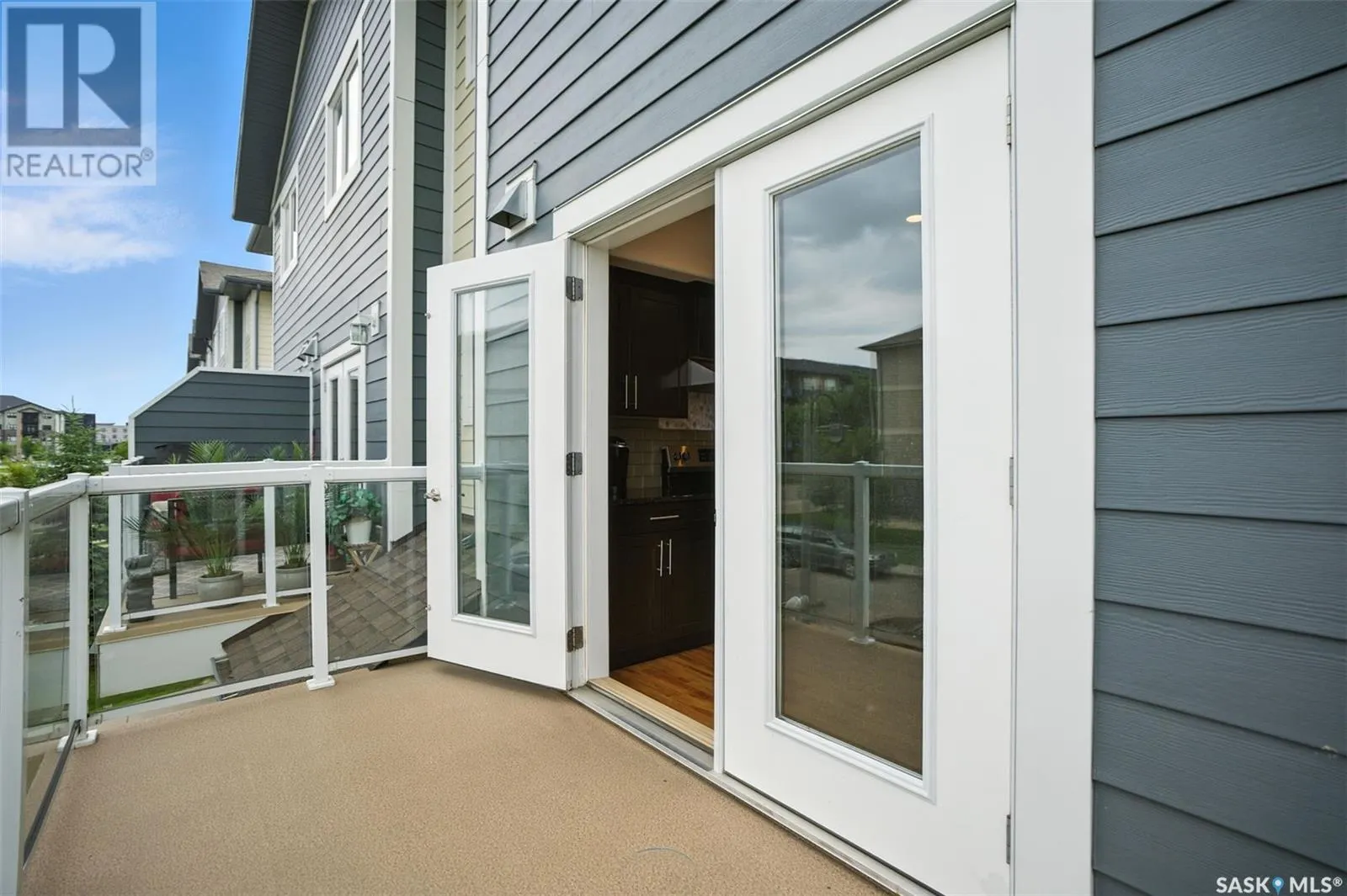 206 212 Willis CRESCENT