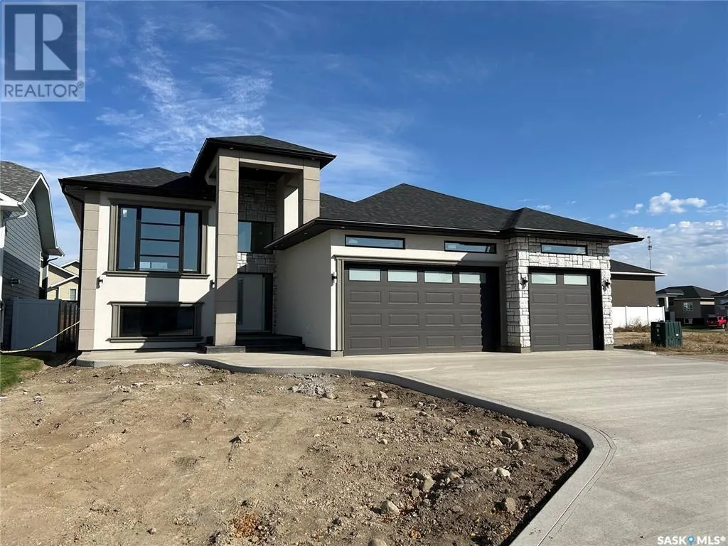 714 Weir CRESCENT