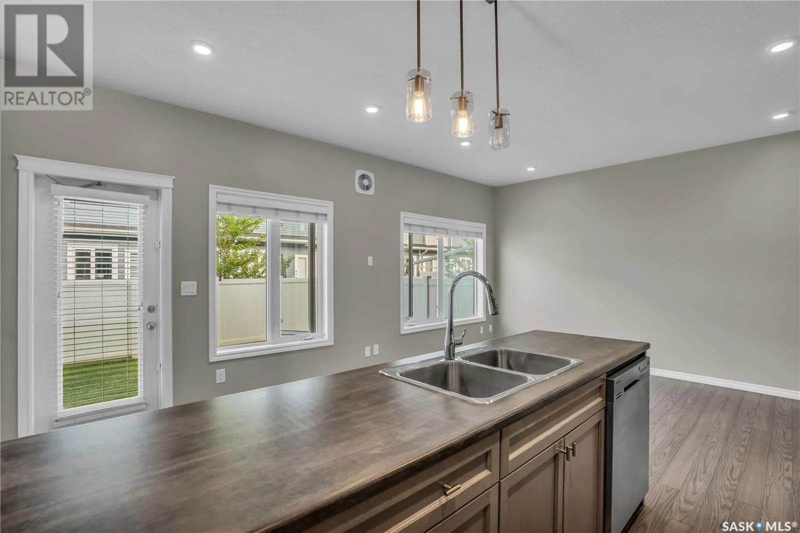 39 115 Veltkamp CRESCENT