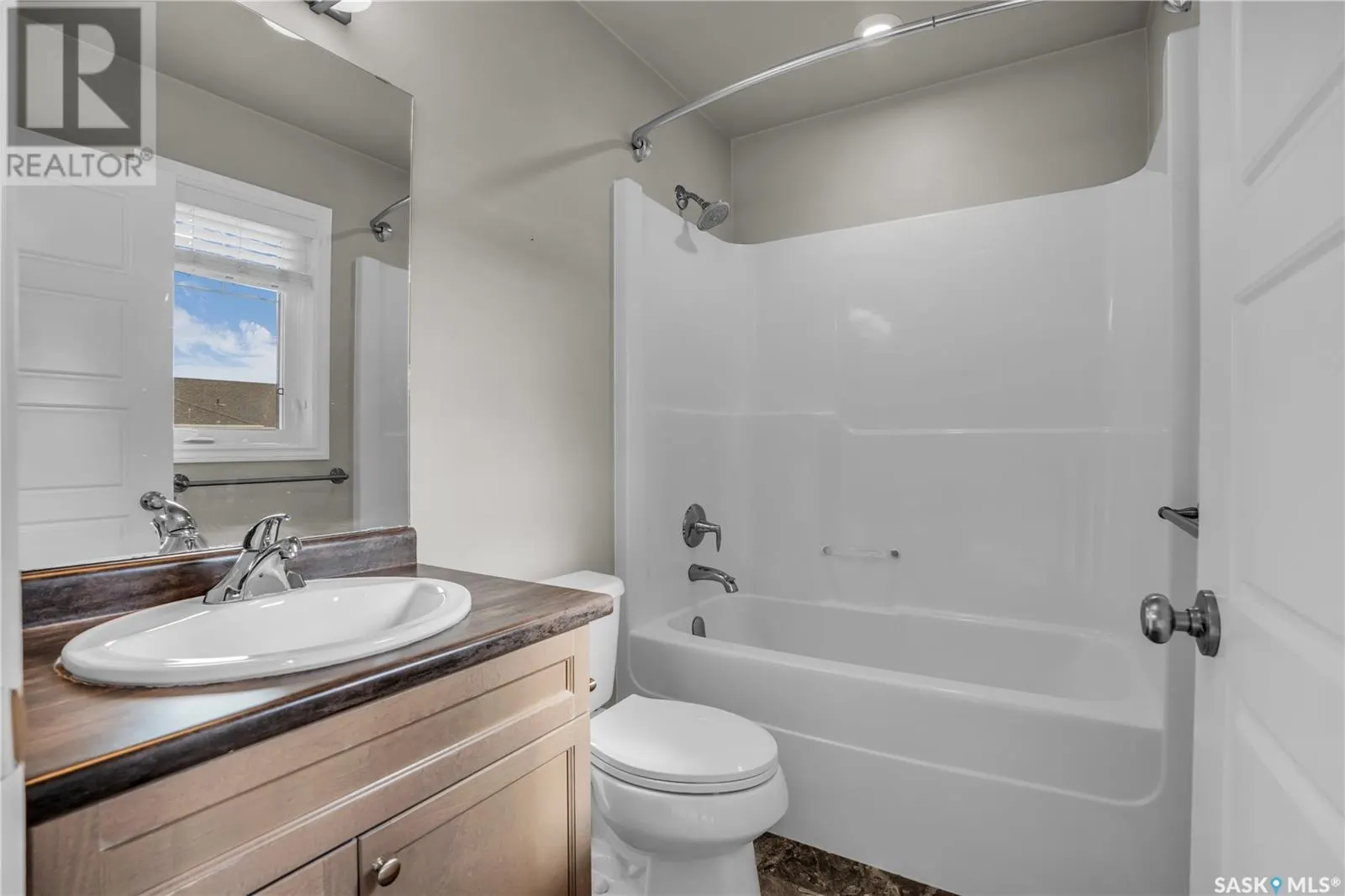 39 115 Veltkamp CRESCENT