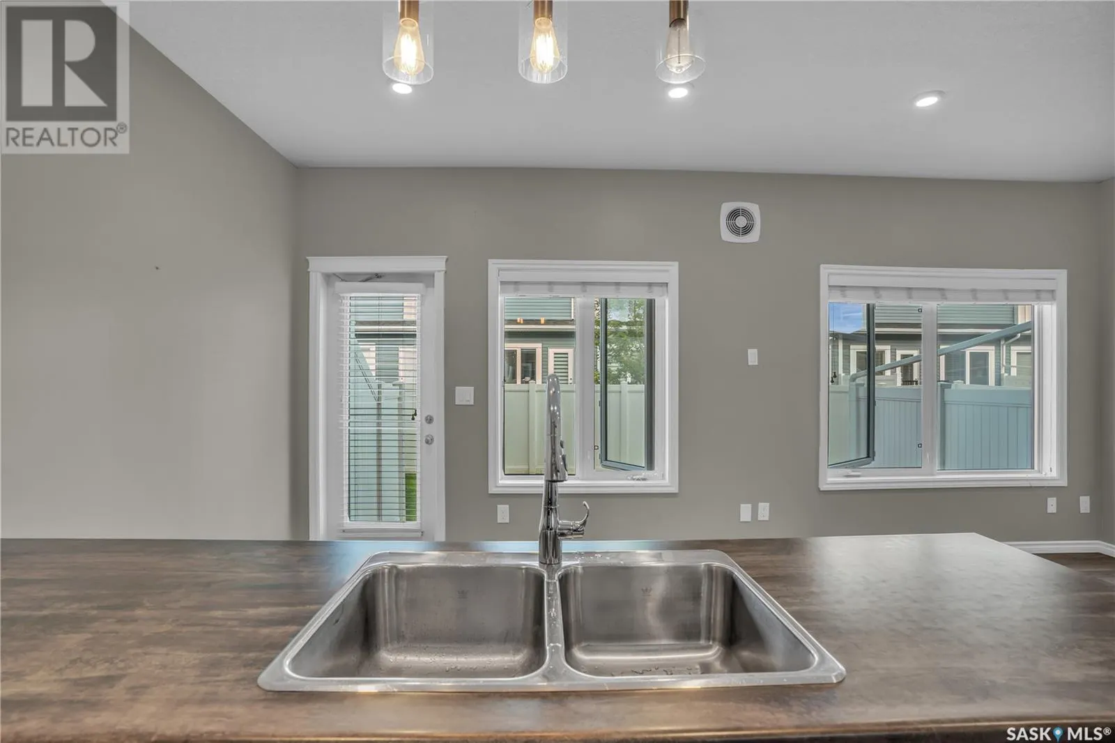 39 115 Veltkamp CRESCENT