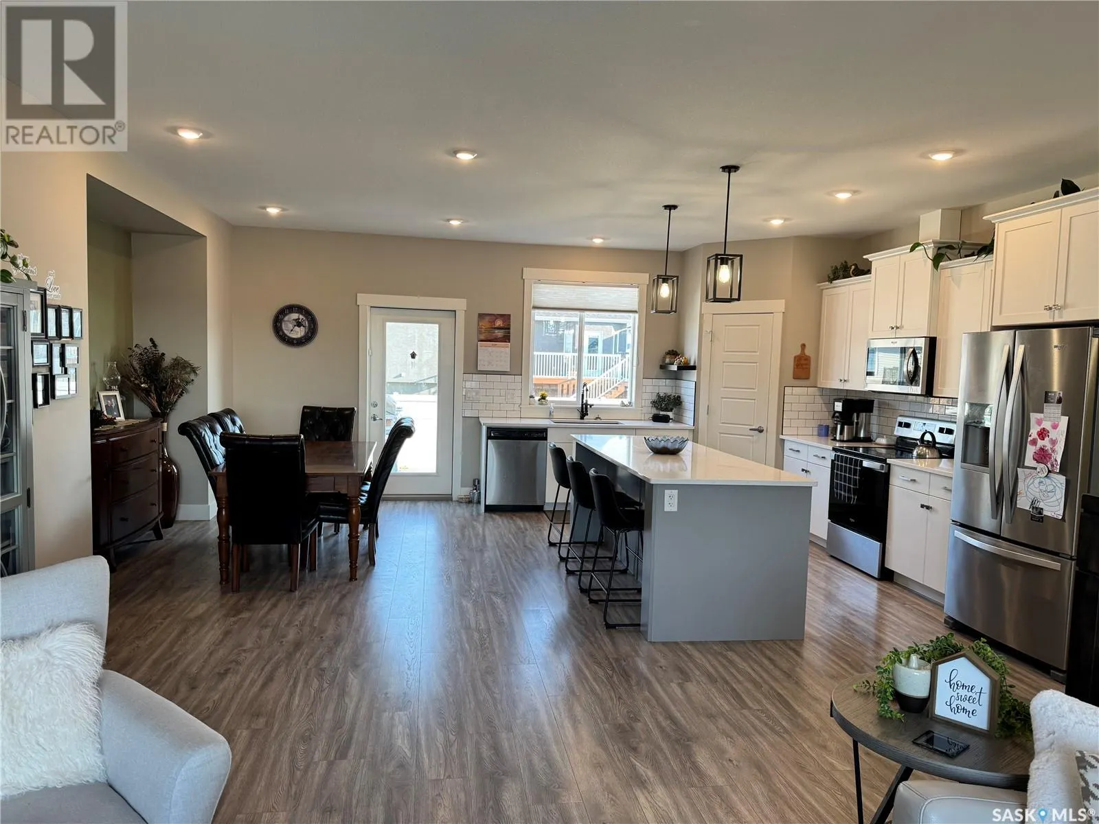 809 Weir CRESCENT