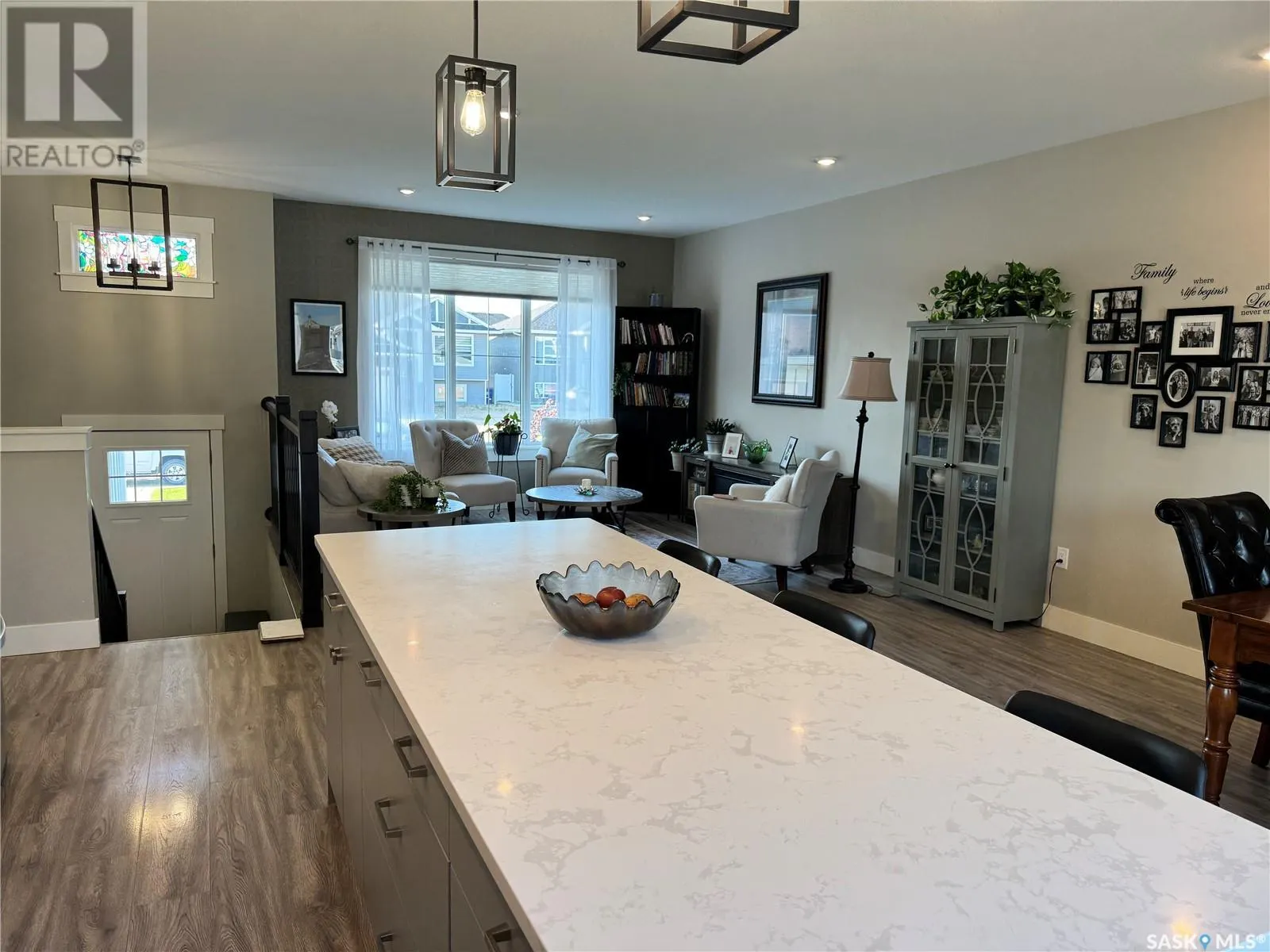 809 Weir CRESCENT