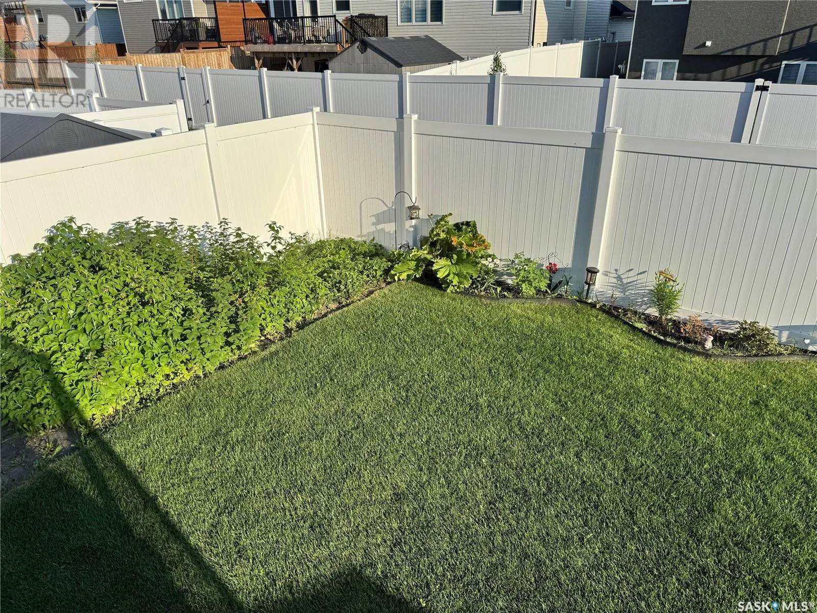 809 Weir CRESCENT