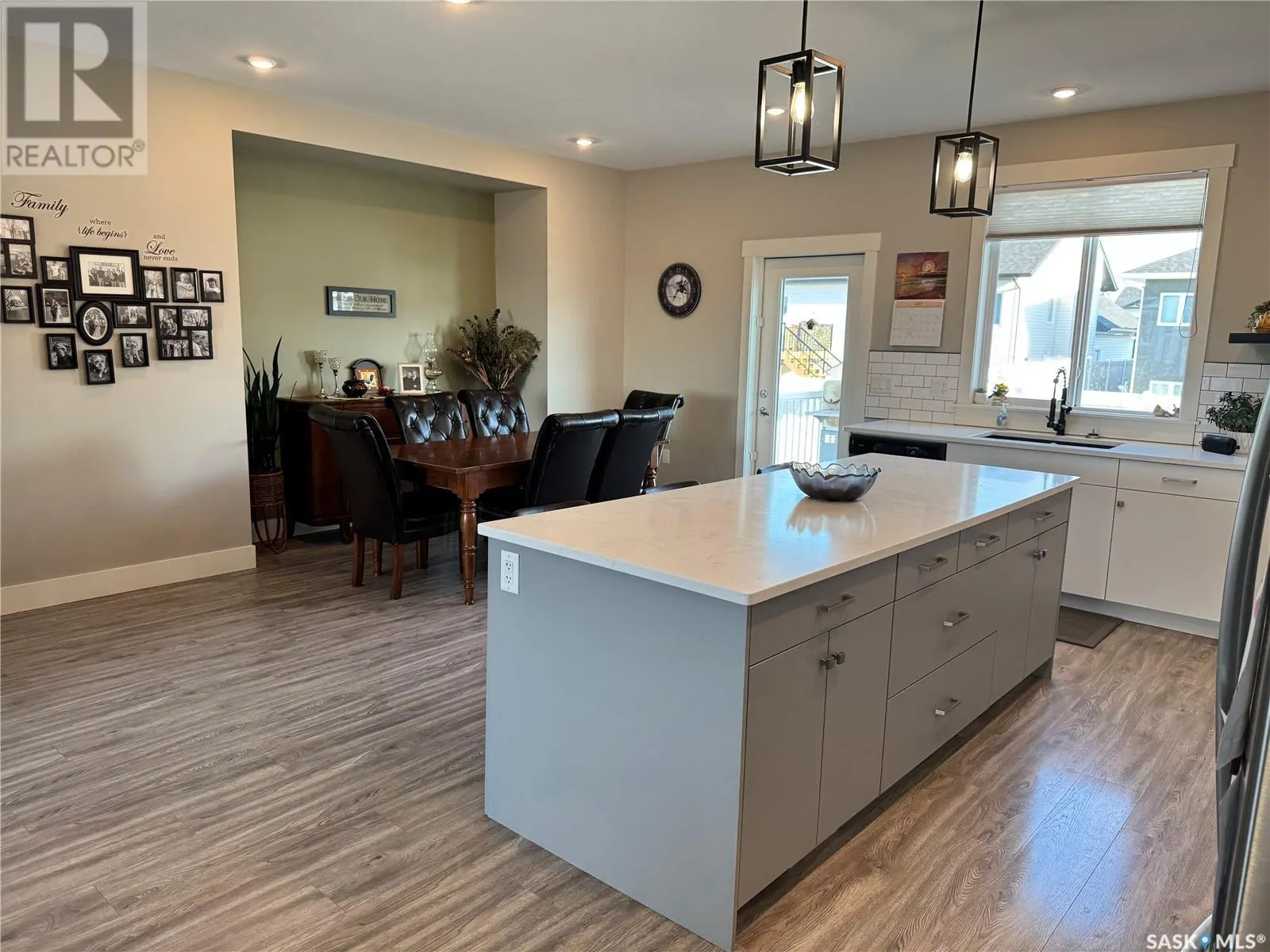 809 Weir CRESCENT