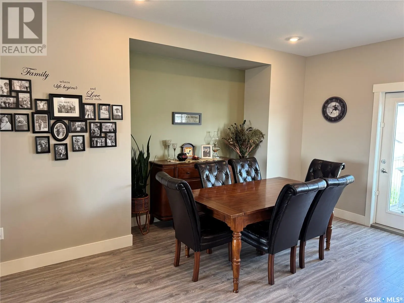 809 Weir CRESCENT
