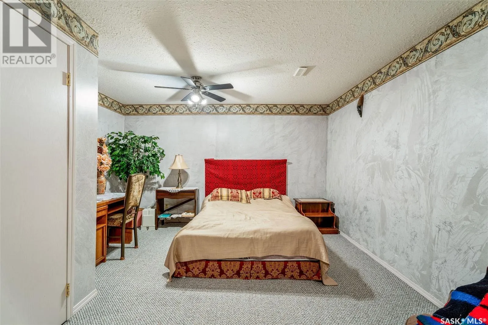 6107 Holmes DRIVE